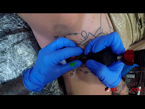 ❤️ Ekstrèmman tatoue hottie Sully Savage te fè yon tatoo sou klitoris li ☑ Ponografi anal nan nou % ht.basseyn-vsem.ru% ☑